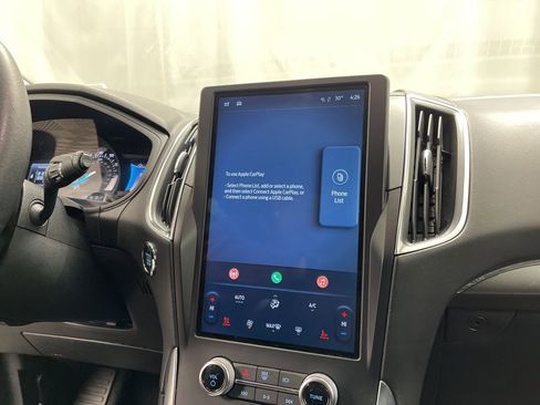 Used 2024 Ford Edge Titanium image 18