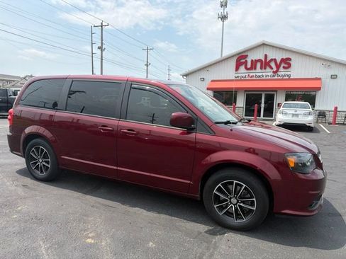 Used 2019 Dodge Grand Caravan GT FWD image 1