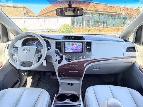Used 2014 Toyota Sienna XLE AWD/4WD image 26
