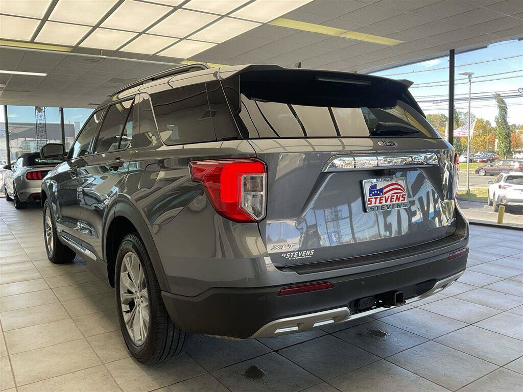 Used 2022 Ford Explorer XLT w/ Equipment Group 202A AWD/4WD image 7