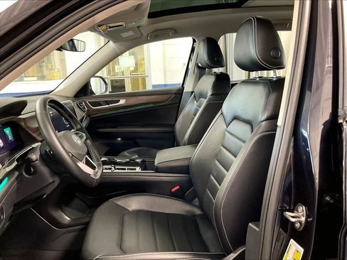 Used 2025 Volkswagen Atlas SEL AWD/4WD image 10