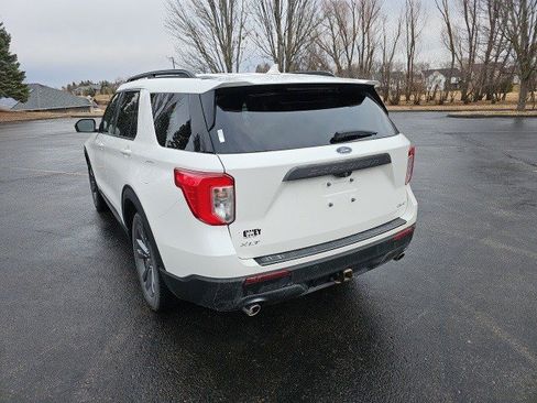 Used 2022 Ford Explorer XLT w/ Equipment Group 202A image 3