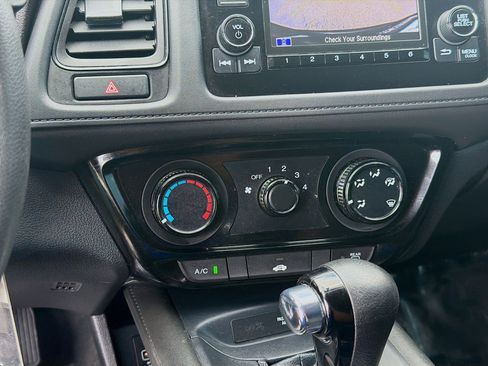 Certified 2022 Honda HR-V LX image 14