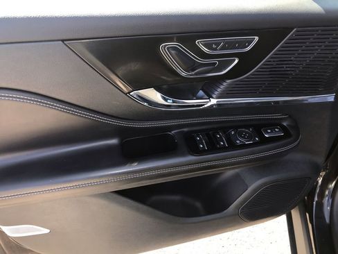 Used 2022 Lincoln Corsair AWD w/ Premium Package image 13