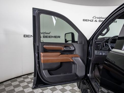 Used 2024 GMC Sierra 3500 Denali Ultimate AWD/4WD image 16