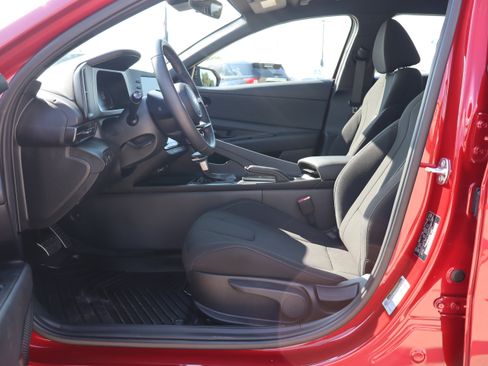 Used 2025 Hyundai Elantra Sport FWD image 9