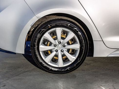 Used 2021 Toyota Corolla LE w/ Carpet Mat Package (TMS) FWD image 12