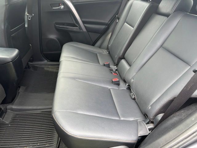Used 2018 Toyota RAV4 SE w/ All Weather Liner Package AWD/4WD image 12