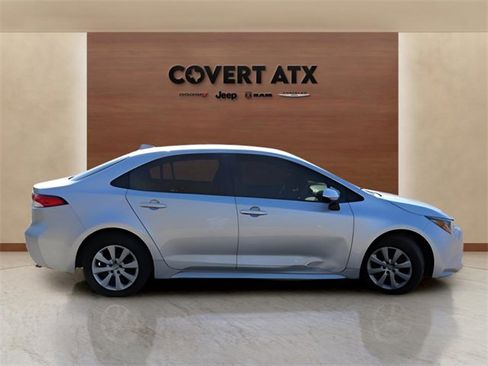 Used 2021 Toyota Corolla LE image 6