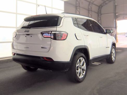 Used 2025 Jeep Compass Latitude AWD/4WD image 6