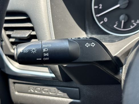 Used 2024 Nissan Rogue S FWD image 14