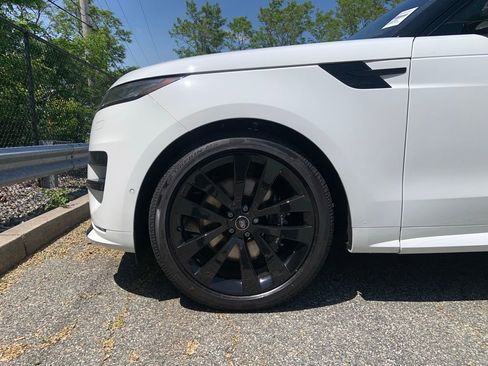 New 2025 Land Rover Range Rover Sport Dynamic SE image 9