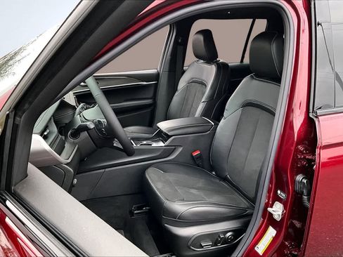 New 2026 Jeep Grand Cherokee Altitude AWD/4WD image 11