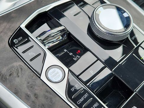 Used 2023 BMW X7 xDrive40i w/ Executive Package image 14