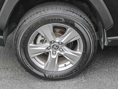 Used 2025 Toyota RAV4 XLE image 12