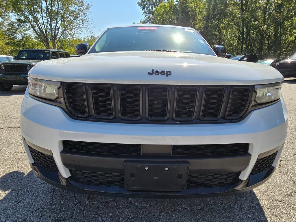 Used 2023 Jeep Grand Cherokee L Limited w/ Black Appearance Package AWD/4WD image 13