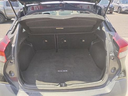 Used 2018 Nissan Kicks SR FWD image 9