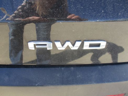 Used 2022 GMC Acadia SLT AWD/4WD image 5