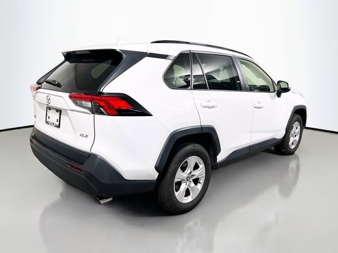 Used 2020 Toyota RAV4 XLE w/ Convenience Package image 4