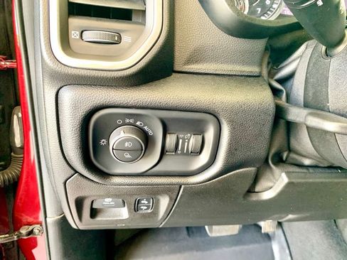 Used 2019 RAM 1500 Laramie image 29