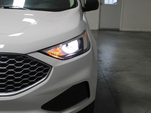 Used 2024 Ford Edge SE image 47