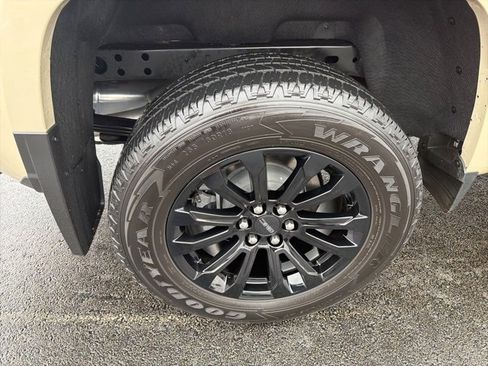 Used 2022 GMC Canyon Elevation w/ Elevation Premium Package image 5