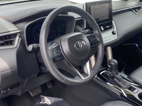 Certified 2024 Toyota Corolla Cross XLE w/ Convenience Package FWD image 21