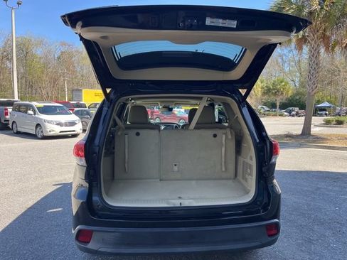 Used 2017 Toyota Highlander XLE FWD image 8