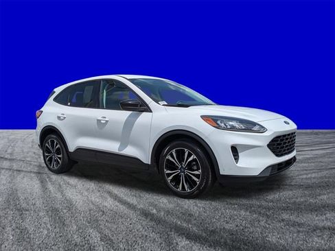 Used 2022 Ford Escape SE w/ SE Sport Appearance Package FWD image 2