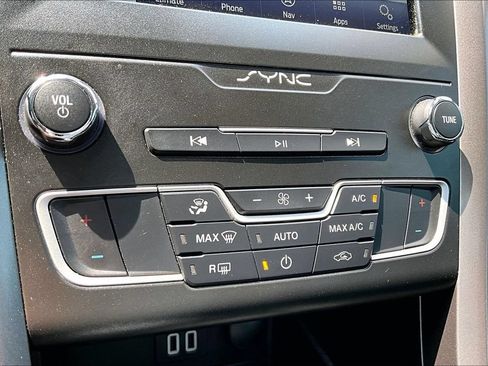 Used 2020 Ford Fusion SE FWD image 30