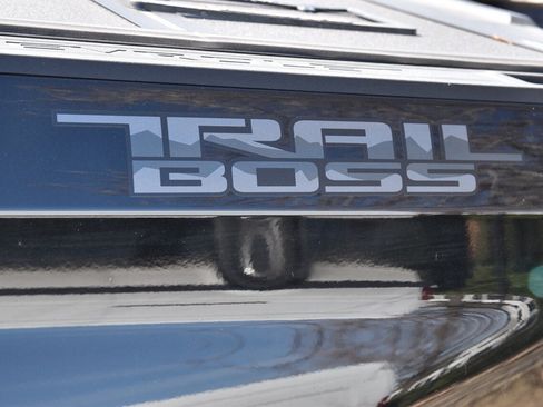 Used 2025 Chevrolet Silverado 1500 Custom Trail Boss w/ Midnight Edition image 11