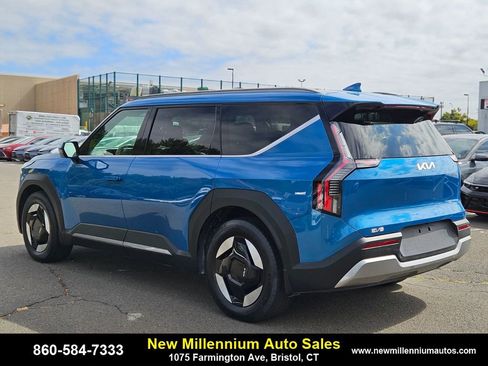 Used 2024 Kia EV9 Wind image 3