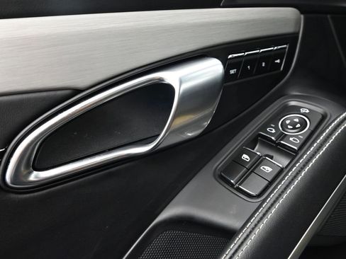 Used 2025 Porsche 718 Cayman image 15