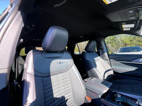 Used 2025 Ford Explorer ST-Line w/ Premium Package image 13