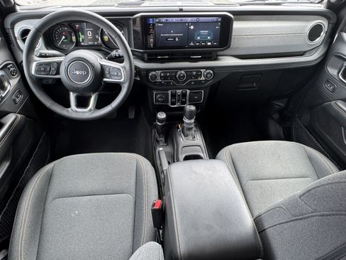 Used 2025 Jeep Wrangler Unlimited Sahara AWD/4WD image 24