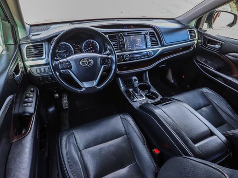 Used 2017 Toyota Highlander Limited image 26