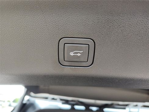 Used 2026 GMC Yukon Denali Ultimate AWD/4WD image 9