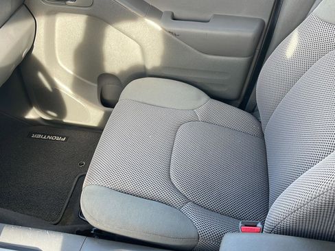 Used 2020 Nissan Frontier SV image 7