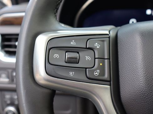 Used 2023 Chevrolet Suburban Premier image 16