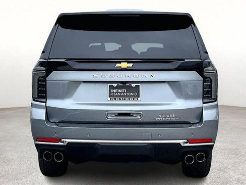 Used 2025 Chevrolet Suburban Premier image 6