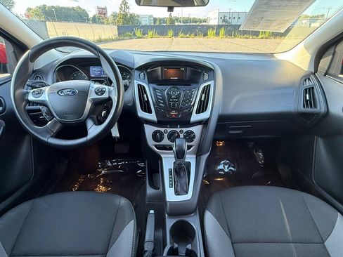 Used 2014 Ford Focus SE FWD image 3