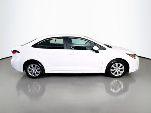 Used 2025 Toyota Corolla LE image 11
