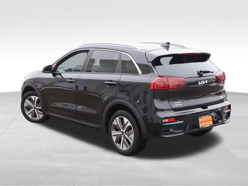 Used 2022 Kia Niro EX Premium w/ Cold Weather Package image 8
