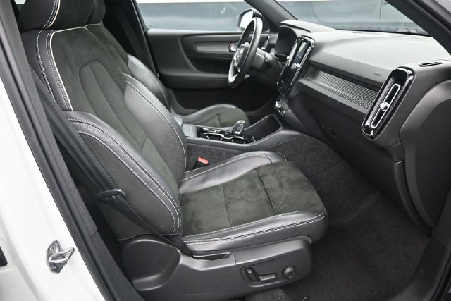 Used 2021 Volvo XC40 T5 R-Design w/ Advanced Package AWD/4WD image 26