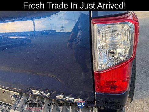 Used 2018 Nissan Titan SV w/ SV Convenience Package AWD/4WD image 9