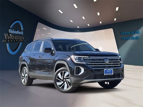 Certified 2025 Volkswagen Atlas SE image 1