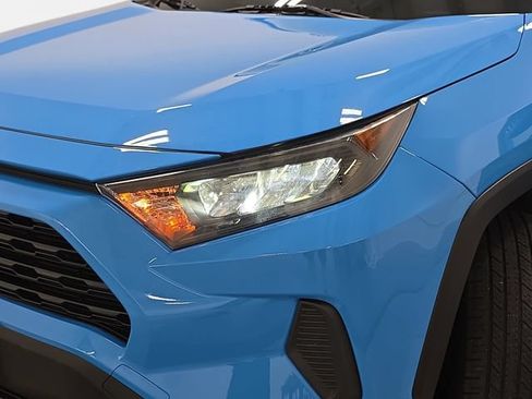 Used 2019 Toyota RAV4 LE w/ All Weather Liner Package AWD/4WD image 27