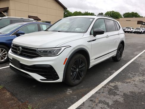 Used 2022 Volkswagen Tiguan SE R-Line AWD/4WD image 3