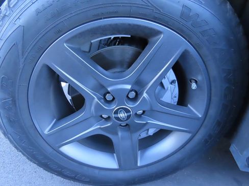 Used 2025 Land Rover Defender 110 X-Dynamic SE image 15