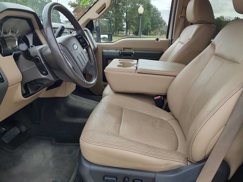 Used 2011 Ford F450 Lariat w/ Chrome Pkg image 11